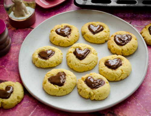 Thumbprint cookies alla nutella, biscotti semplici, veloci e squisiti