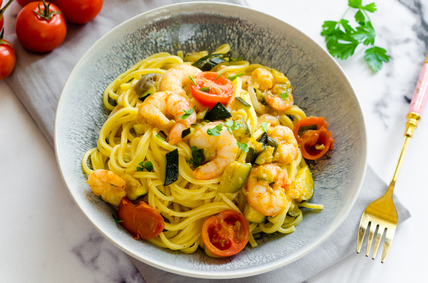 Pasta Zucchine E Gamberetti, Ricetta Saporita Con Pomodorini!