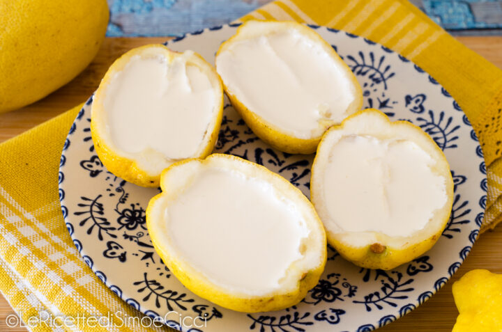 Lemon posset, la ricetta del dessert al limone con 3 ingredienti!  --- (Fonte immagine: https://blog.giallozafferano.it/lericettedisimo/wp-content/uploads/2023/08/Lemon-posset_-720x477.jpg)