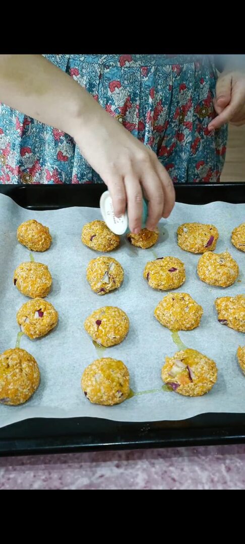 Condiamo con l'olio e inforniamo per 30 minuti a 180°
