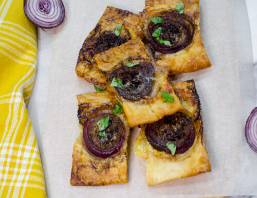 Mini tarte tatin cipolle rosse e brie, facili, sfiziose e buonissime!