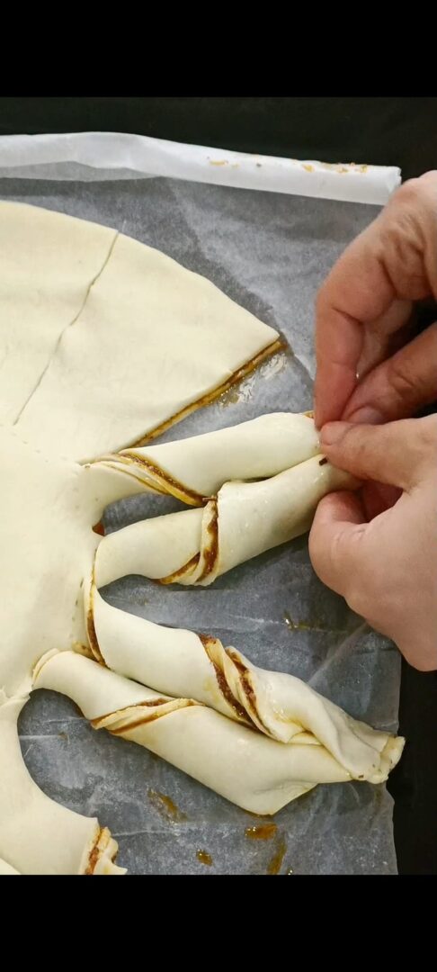 Arrotoliamo ogni striscia su se stessa