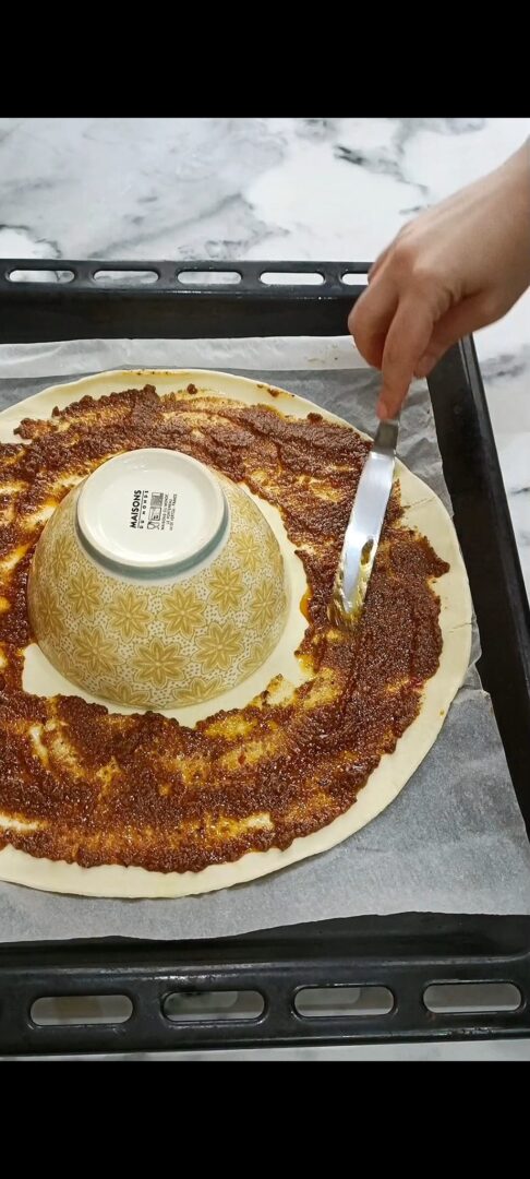 Spalmiamo il paté di olive