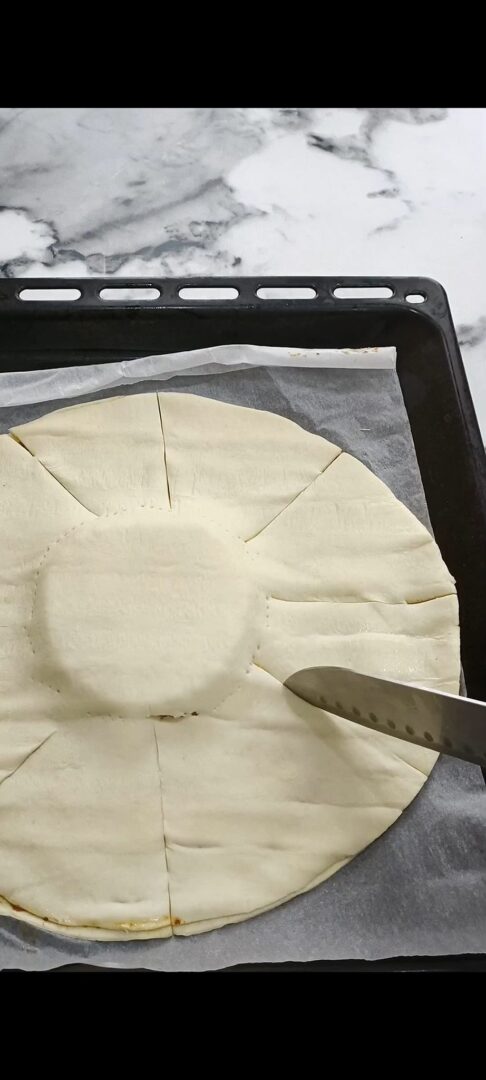 Dividiamo prima in 4 poi in 8 sezioni