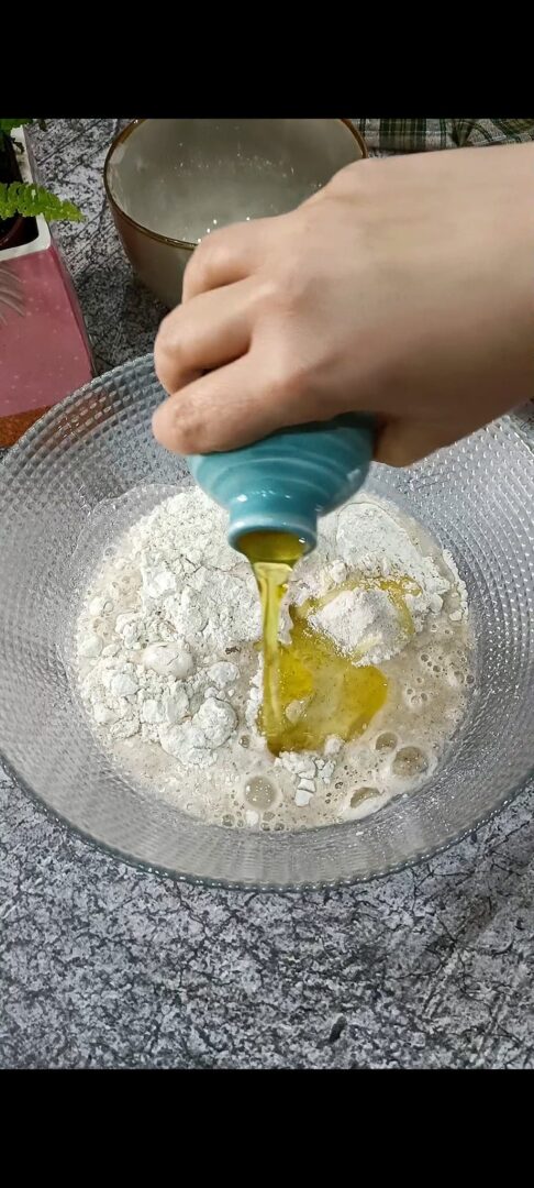 Farina, acqua, olio, lievito e sale