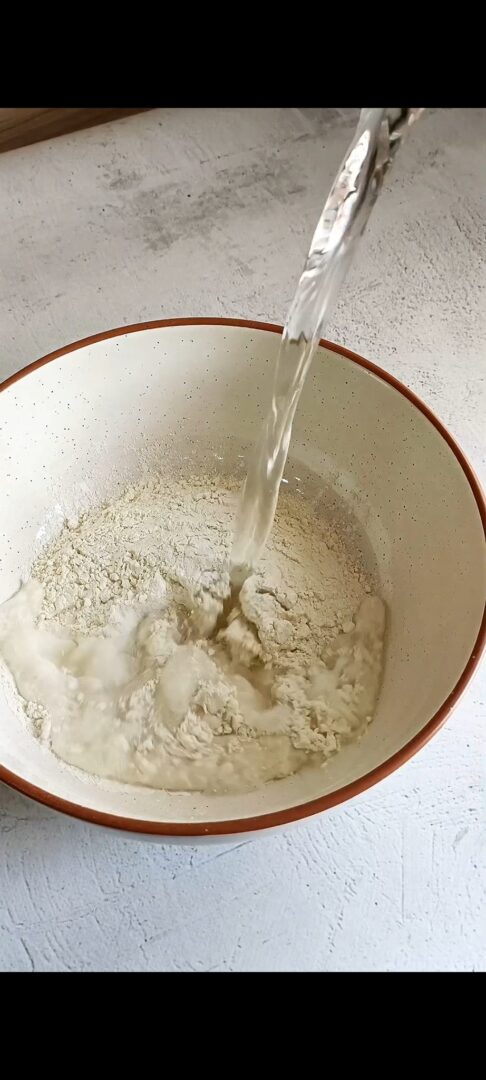 Farina, lievito, acqua, olio