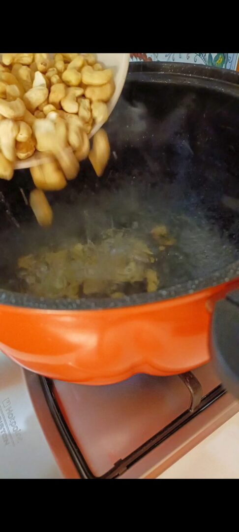 Facciamo ammorbidire gli anacardi