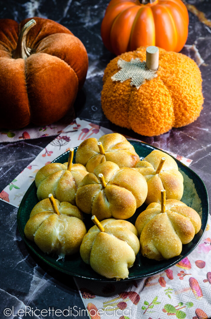 Zucchette pizza, pizzette a forma di zucca
