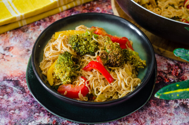 Spaghetti di riso con verdure