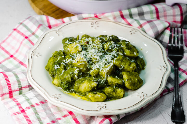 Gnocchi acqua e farina con crema di friarielli (gnocchi all'acqua senza patate)