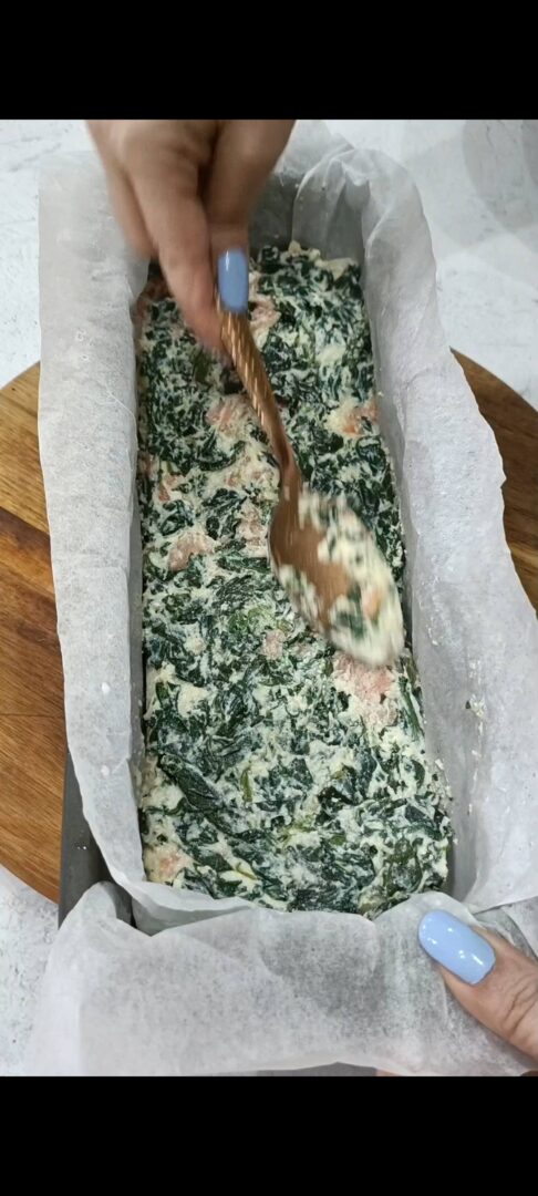 Farciamo le fette di pane con il ripieno preparato