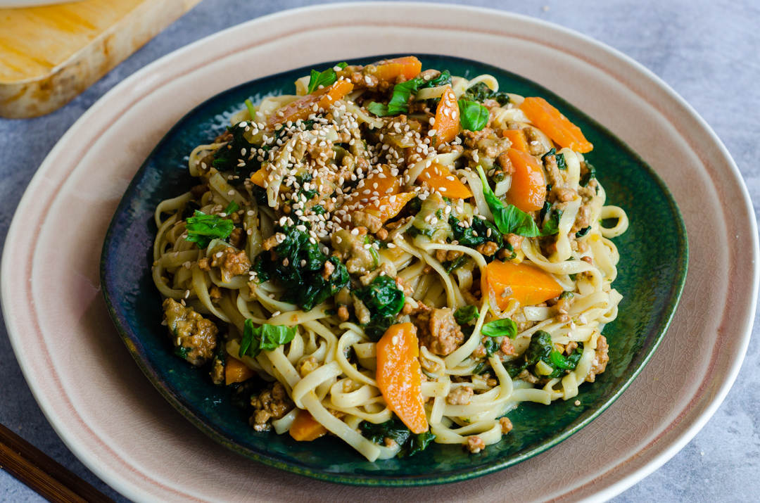 Noodles con carne e verdure