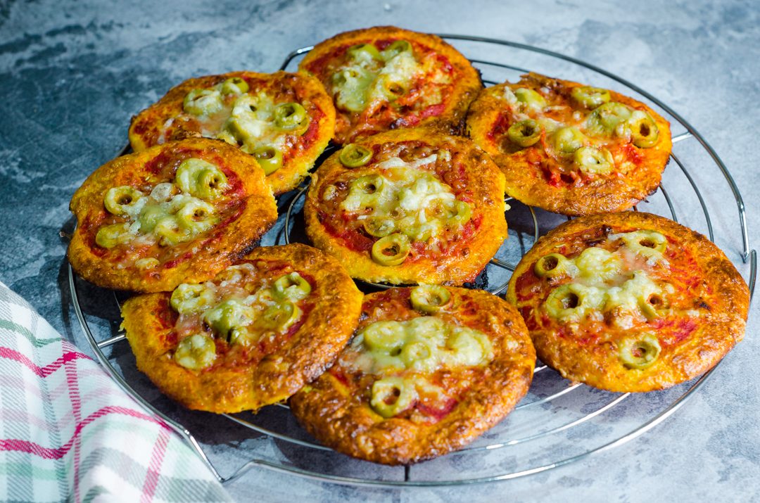Pizzette di fiocchi di latte senza lievitazione: facili, veloci e pronte in 30 minuti