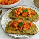 Bruschette con crema di melanzane e pomodori