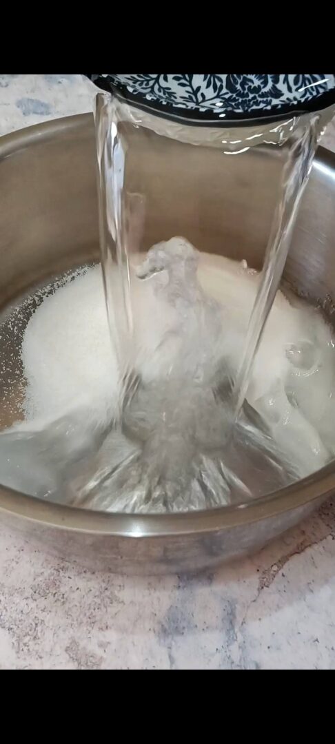 Realizziamo uno sciroppo di acqua e zucchero
