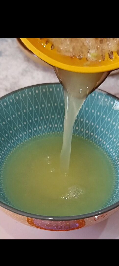 Spremiamo i limoni per ottenerne il succo