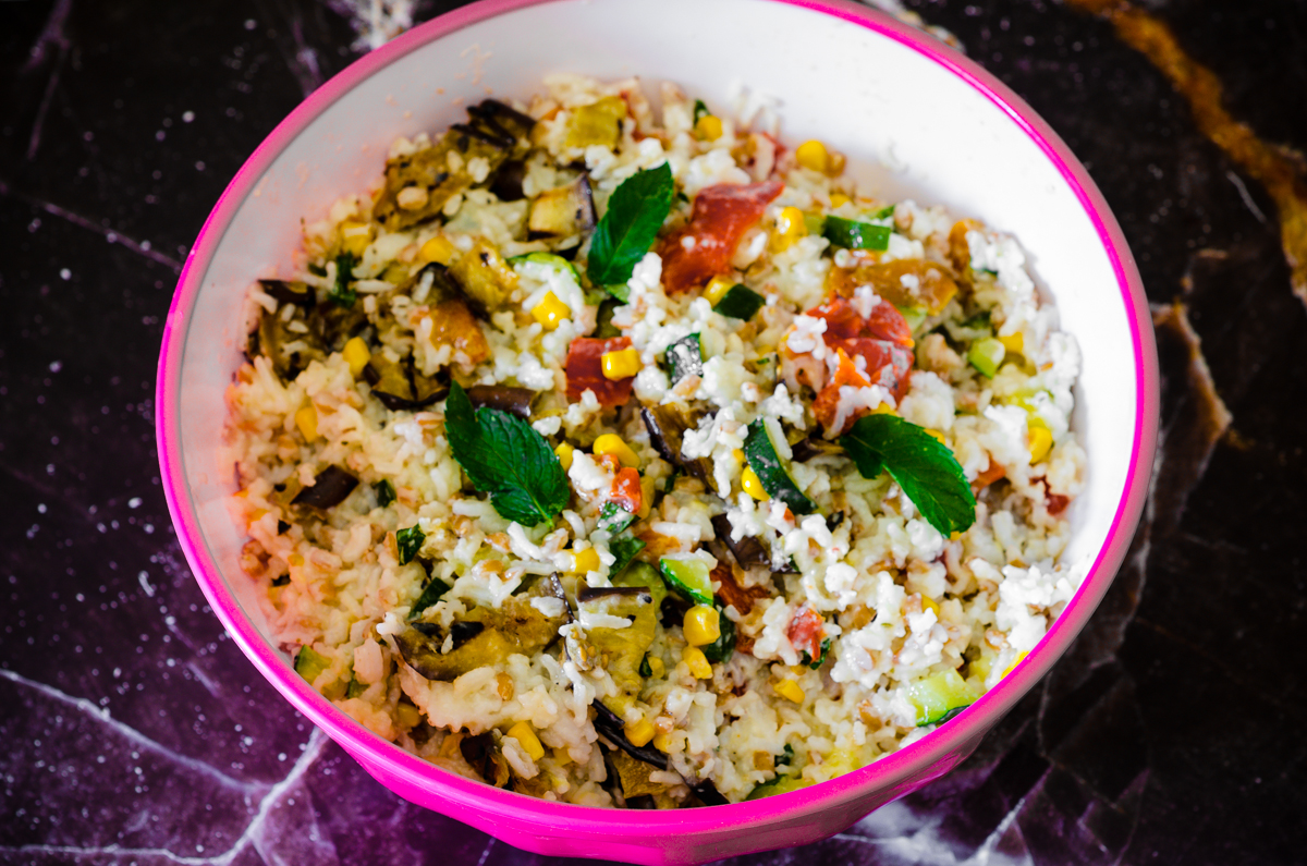 Insalata di riso con verdure grigliate