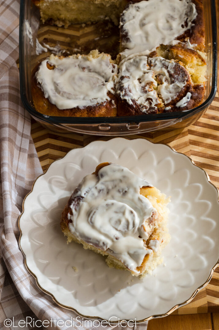 Cinnamon rolls, girelle alla cannella soffici e golose!