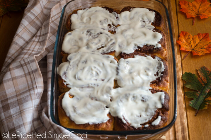 Cinnamon rolls, girelle alla cannella soffici e golose!