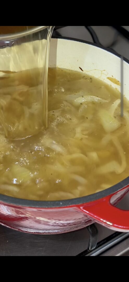 Aggiungiamo il brodo caldo