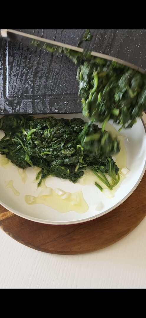 Saltiamo gli spinaci in padella