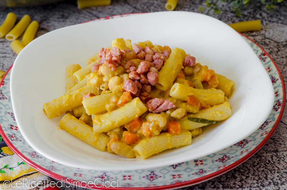 Pasta con crema di fagioli e pancetta