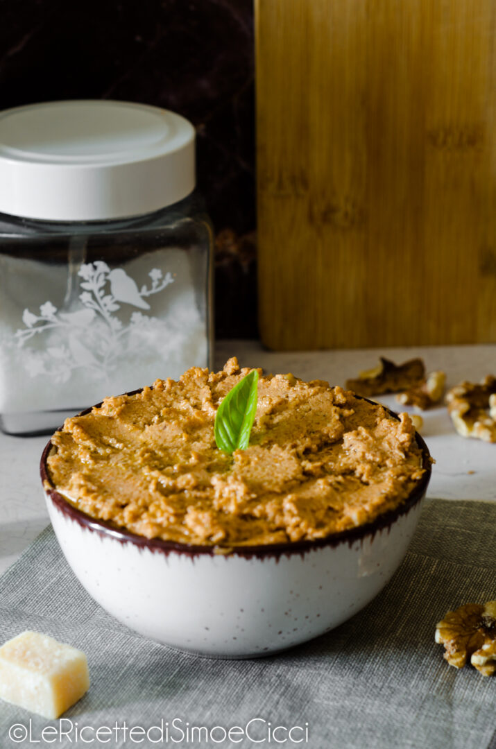 Pesto di noci e pomodori secchi