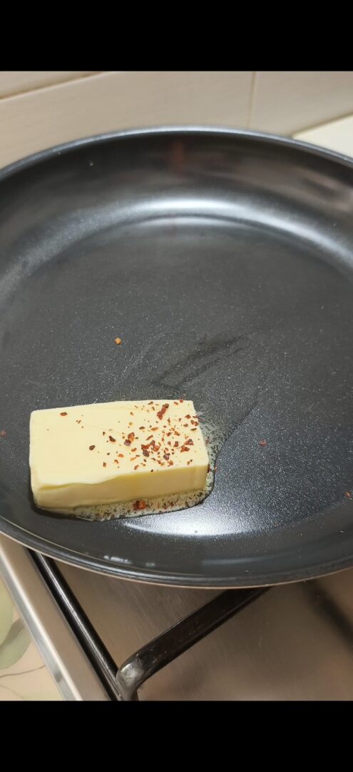 Burro con paprika e peperoncino