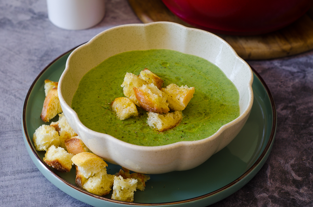 Vellutata verde di zucchine, patate e spinaci