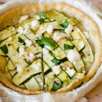 Torta salata rustica con zucchine, caprino e limone