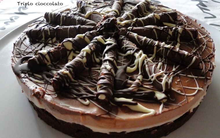Cheesecake al triplo cioccolato - Ricetta con e senza Bimby