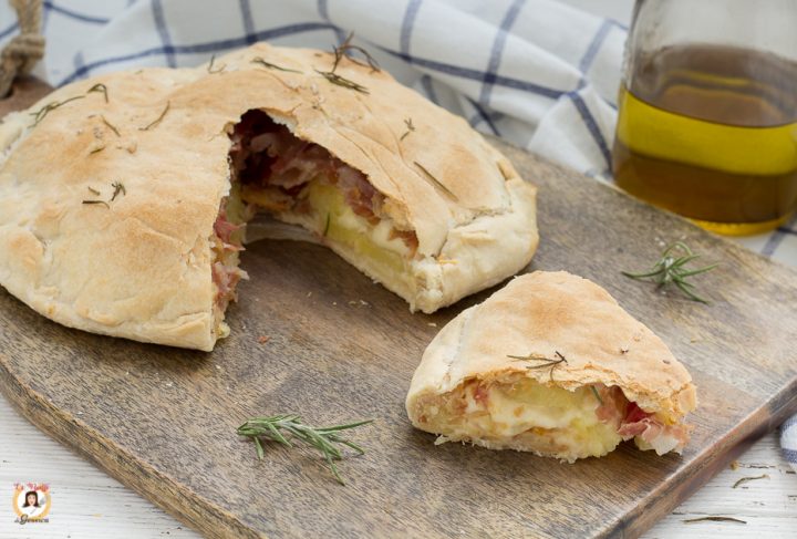 focaccia ripiena senza lievito con speck e patate