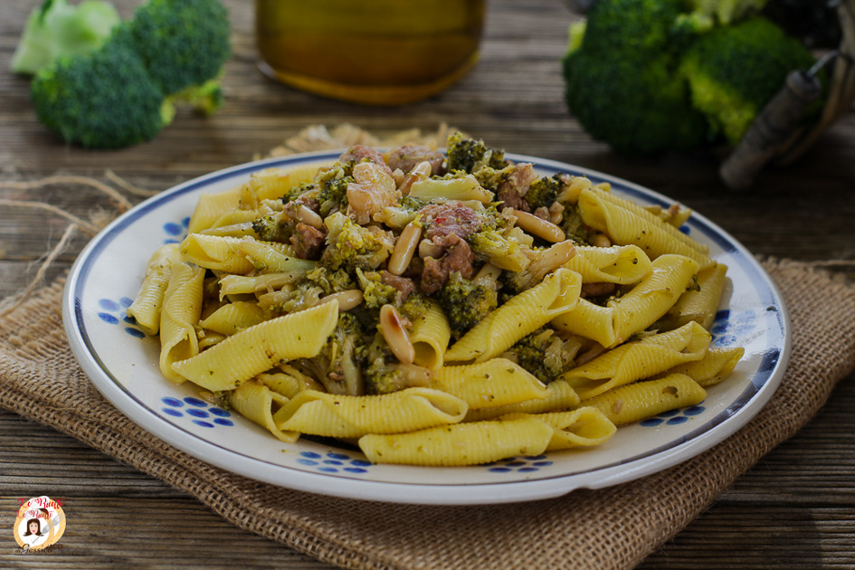 Pasta broccoli e Salsiccia - Ricetta primo piatto veloce cotto in padella