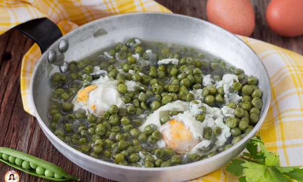 Uova con piselli in umido – Secondo piatto Siciliano con contorno