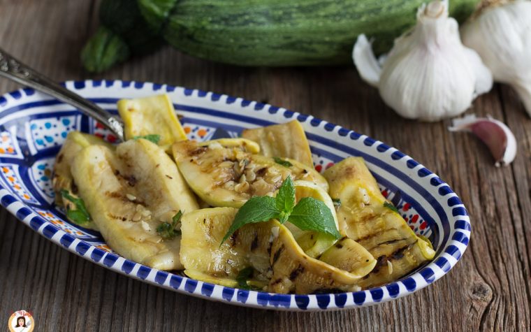 Zucchine grigliate alla menta - Contorno freddo, con  trucco per una cottura veloce