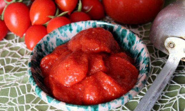 Passata di pomodoro fatta in casa – Conserva, ricetta anche Bimby