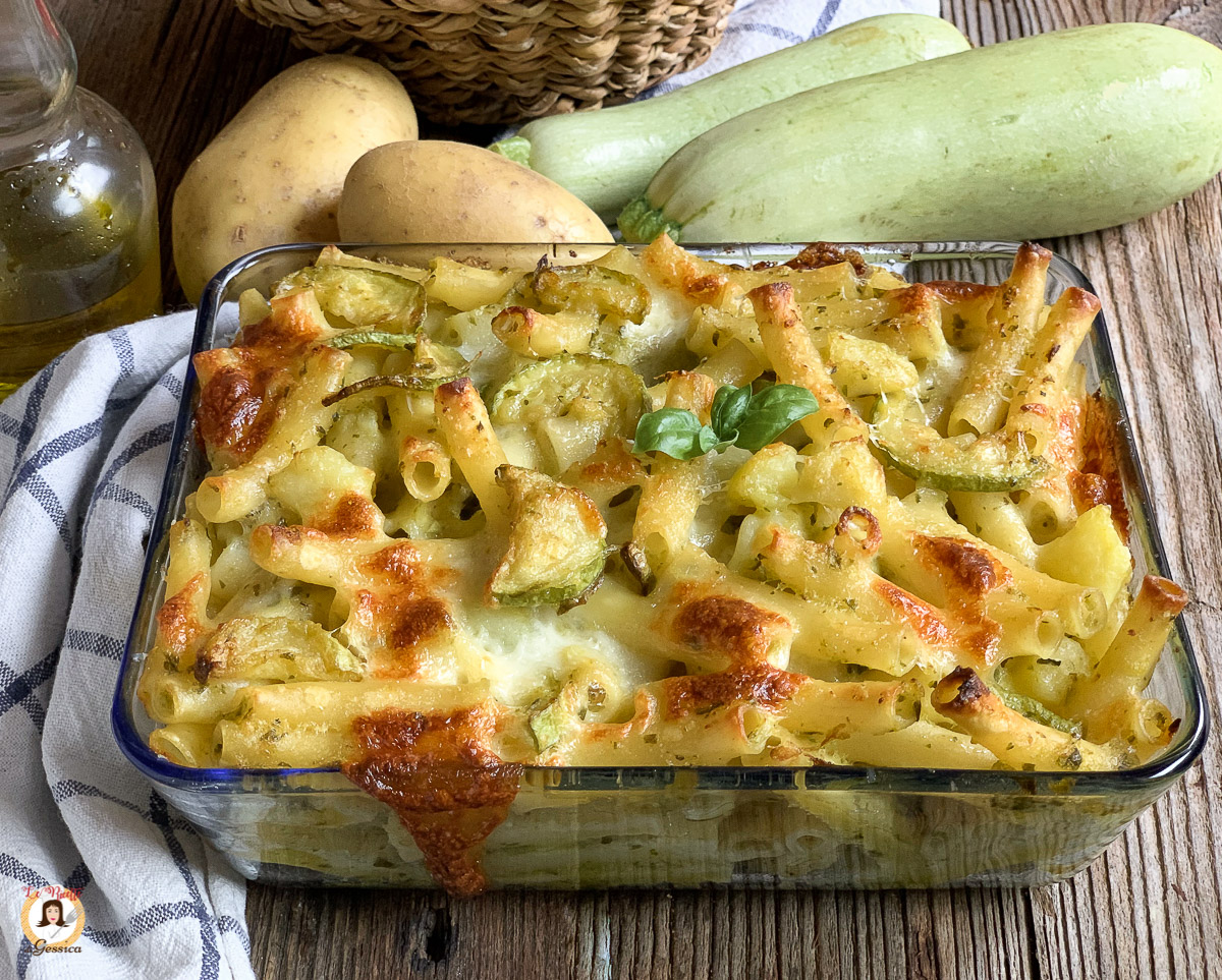 Pasta al forno con zucchine e patate - primo piatto senza besciamella ...