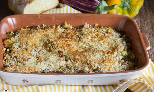 CRUMBLE DI VERDURE ( Melanzane, zucchine e peperoni al forno)