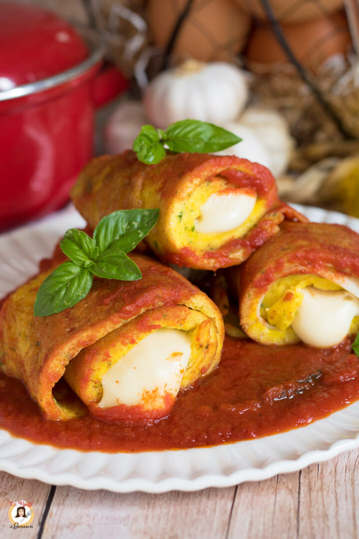 INVOLTINI DI FRITTATA AL SUGO ripieni di prosciutto e formaggio filante