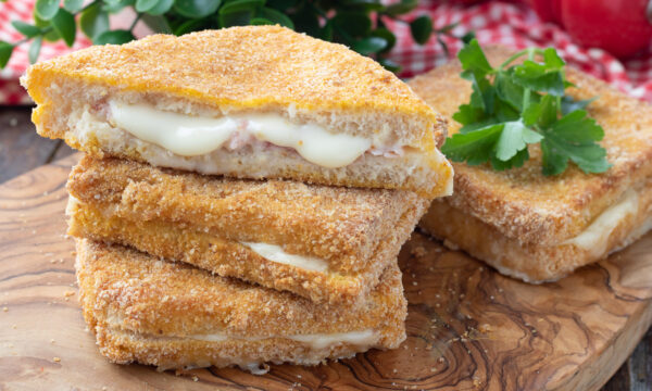 MOZZARELLA IN CARROZZA AL FORNO CON PROSCIUTTO