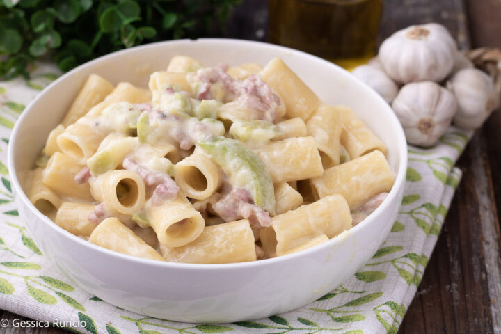 PASTA CREMOSA CON ZUCCHINE E SPECK - ricetta