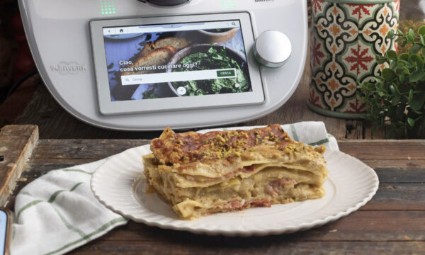 LASAGNE AL PISTACCHIO CON SPECK, PORRI E TALEGGIO