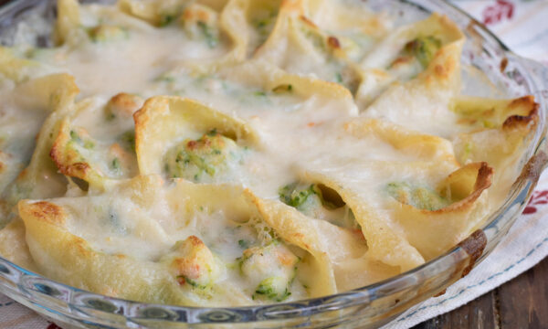 Conchiglioni con zucchine salmone e gamberi – Pasta al forno
