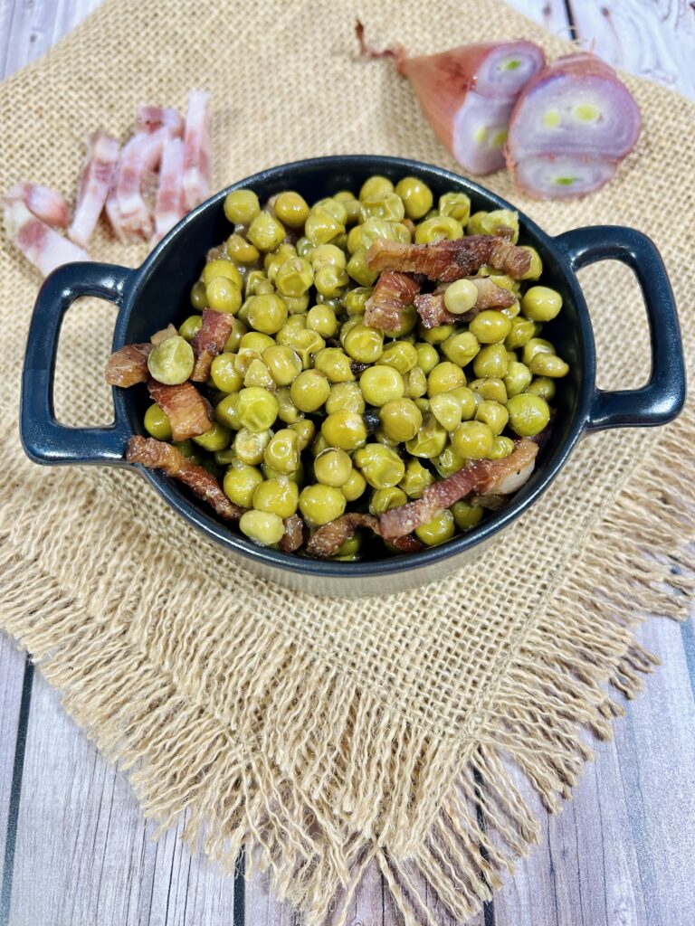 Piselli con guanciale in pentola o padella