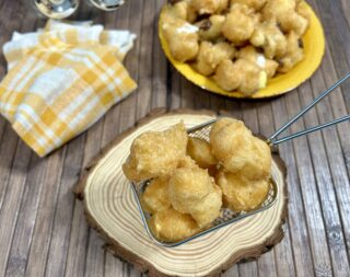 Bignè fritti per carnevale da farcire con tante creme colorate