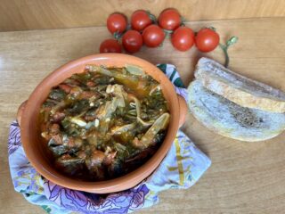Bieta con pomodoro succulenta, piccante e gustosa