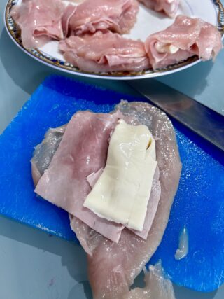 Preparazione dei cordon bleu fatti in casa