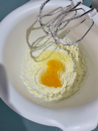 Impasto torta in friggitrice ad aria