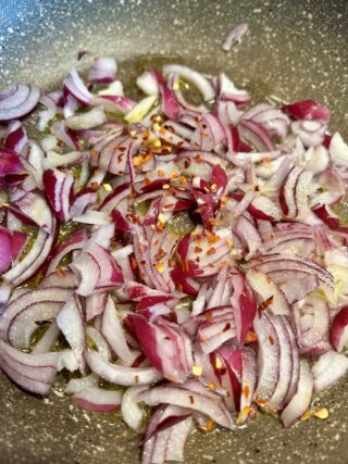 Preparazione della coratella alla romana 