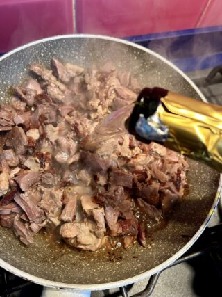 Preparazione della coratella alla romana 